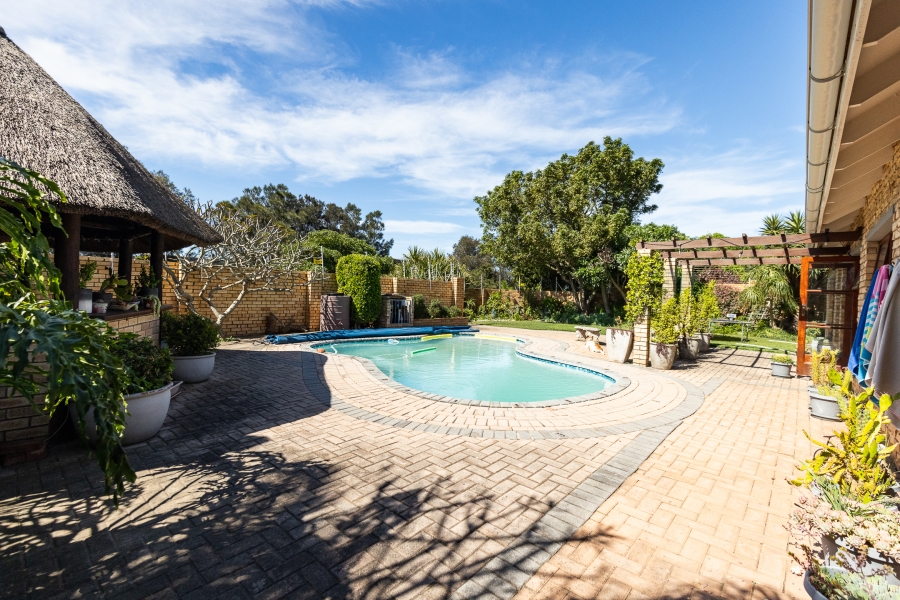 4 Bedroom Property for Sale in Summerstrand Eastern Cape